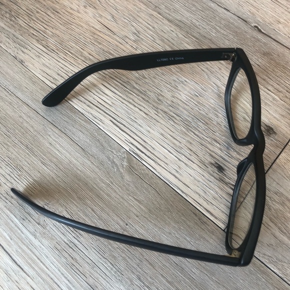 🔥SALE - any 4/$20. Fashion Glasses - Picture 4 of 5